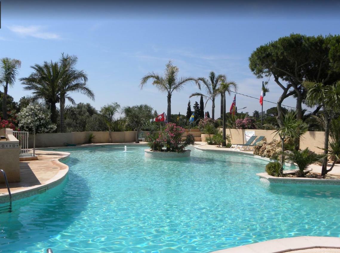 Mobile Home In Frejus, South Of France エクステリア 写真